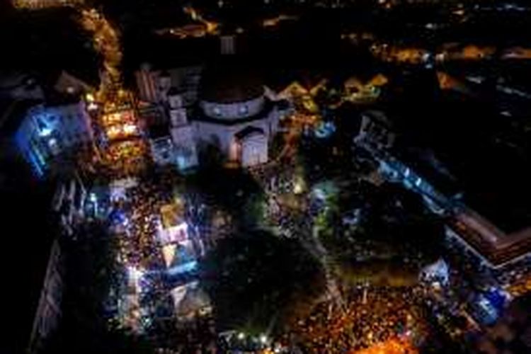 Keramaian Pasar Malam Sentiling Festival Kota Lama Semarang 2014 lalu.