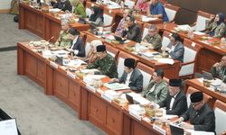 Raker dengan DPR, Gus Ipul Paparkan Realisasi Belanja Kemensos 2025 dan Kebijakan Belanja 2026