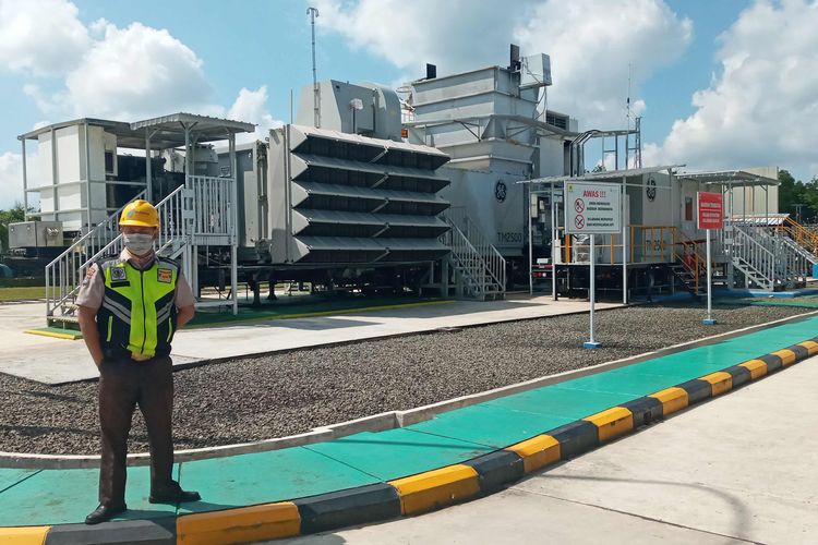 Pembangkit Mobile Power Plant (MPP) di kawasan PLTU Suge, Belitung, Rabu (12/7/2023).