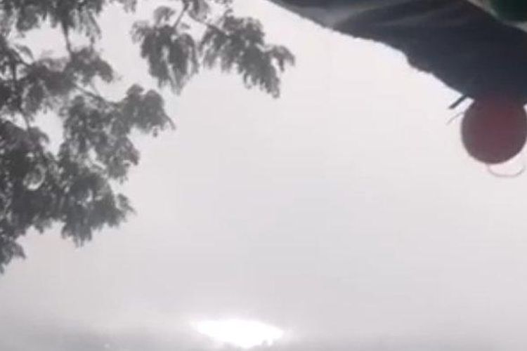 cahaya aneh di atas telaga ngebel