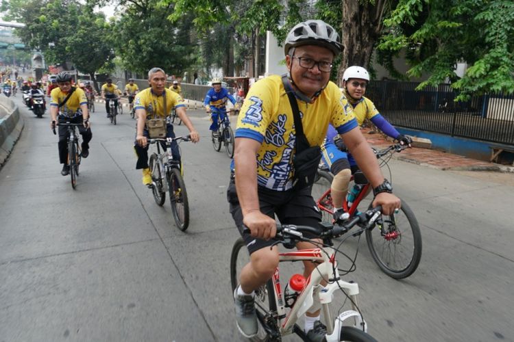 Kementerian Pekerjaan Umum dan Perumahan Rakyat (PUPR) menggelar kegiatan sepeda santai yang diikuti Aparatur Sipil Negara (ASN) Kementerian PUPR pada Minggu (25/11/2018)