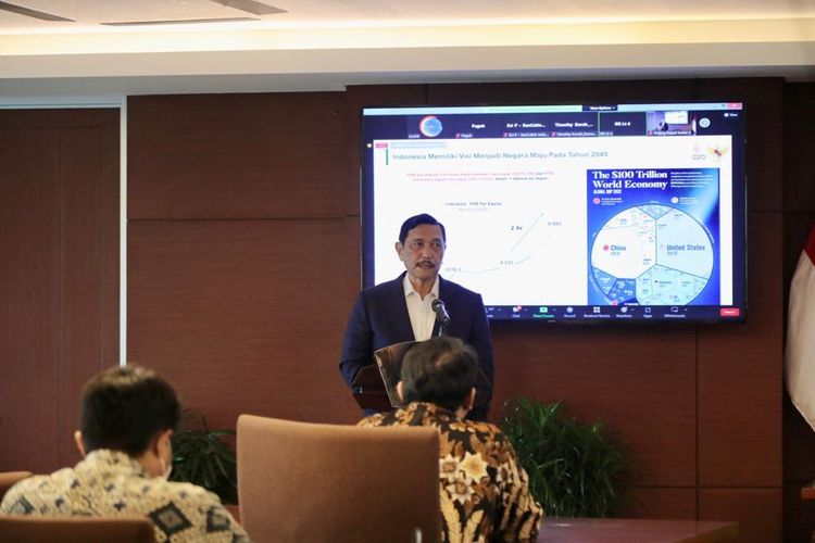  Menteri Koordinator (Menko) Bidang Kemaritiman dan Investasi, Luhut B. Pandjaitan melakukan Focus Group Discussion bersama asosiasi terlibat kabel laut, di Kantor Marves, Jakarta, Rabu (7/9/2022).