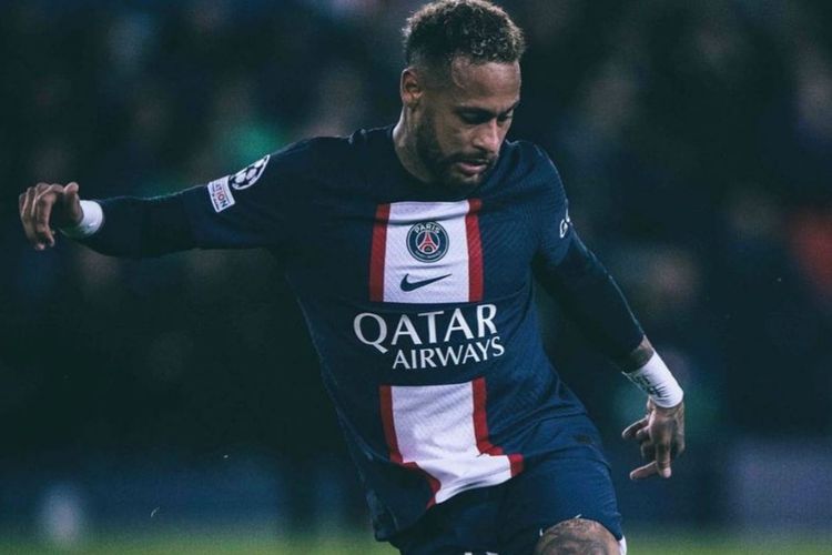 Penyerang PSG, Neymar da Silva Santos Júnior. Terkini, Neymar mendapat keluhan dari tetangganya karena sering menggelar pesta. 