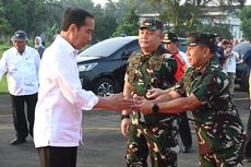 Kunker Hari Kedua, Jokowi Tinjau RSUD hingga Serahkan Bantuan Pangan