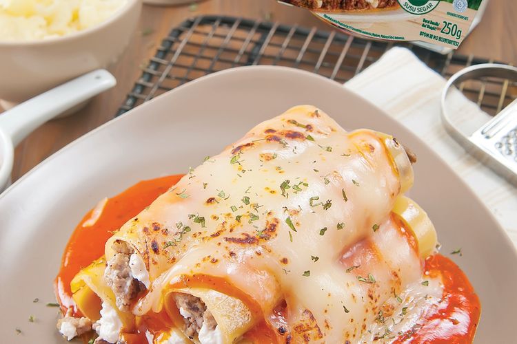 Ricotta and mozzarella cannelloni.