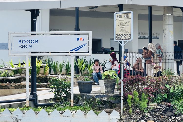 Perlintasan kereta di jalur 6, 7, dan 8 Stasiun Bogor akan ditutup sementara mulai pertengahan April 2026. Apa saja yang berubah dan disesuaikan?