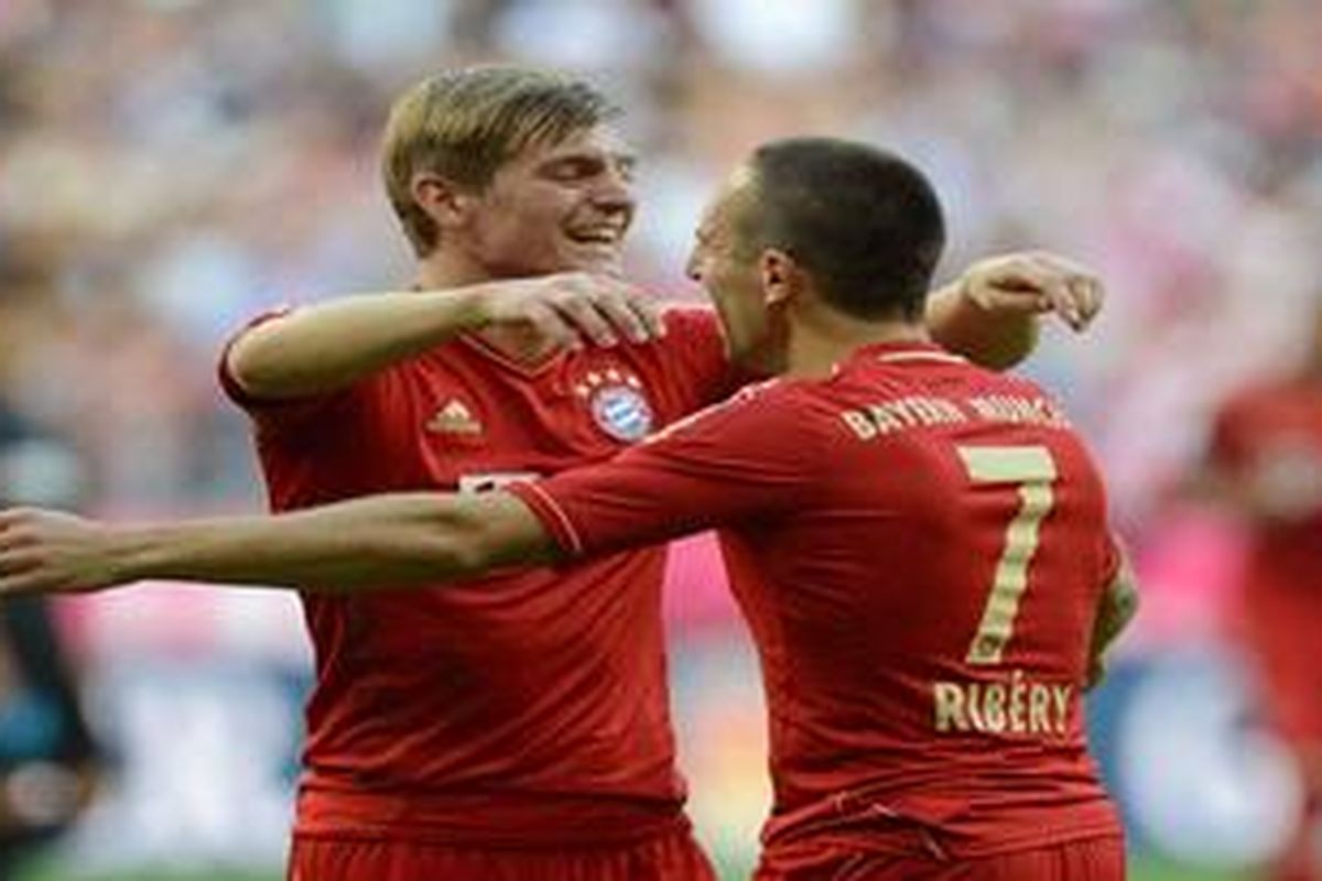 Dua gelandang Bayern Muenchen, Toni Kroos (kiri), dan Franck Ribery (kanan).