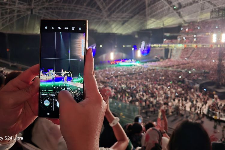 Membawa Samsung Galaxy S24 Ultra ke konser Coldplay di Singapura