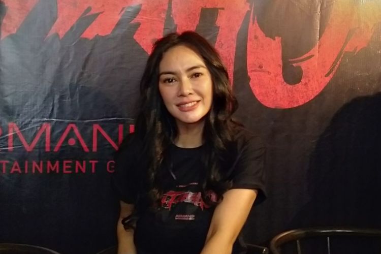 Aktris Masayu Anastasia saat konferensi pers film horor Paku Tanah Jawa, di kawasan Cipete, Jakarta Selatan, Jumat (2/6/2023).
