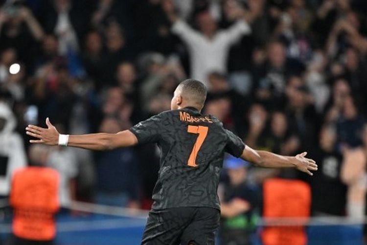 Penyerang Paris Saint-Germain, Kylian Mbappe, mencetak gol dalam pertandingan perdana Grup F Liga Champions melawan Borussia Dortmund, di Stadion Parc des Princes, Paris, Selasa atau Rabu (20/9/2023) dini hari WIB. 