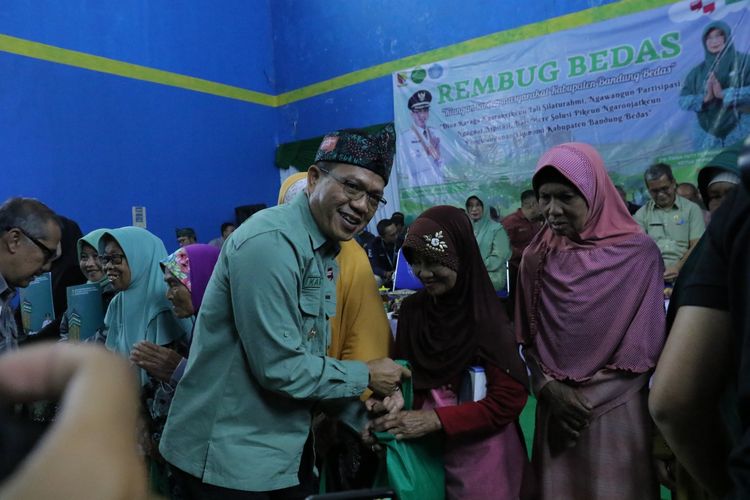 Bupati Bandung Dadang Supriatna menggelar Rembug Bedas ke-152 di Desa Sukaluyu, Kecamatan Pangalengan, Selasa (3/9/2024).