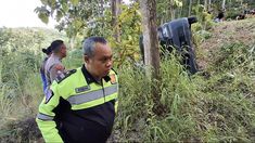Pikap Terbalik di Jalur Jowin Tulungagung, 1 Orang Tewas Tertimpa Alat Berat 