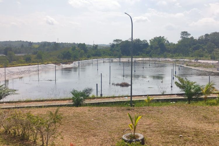 Penampungan air lindi di Tempat Pengolah Akhir Sampah (TPAS) Manggar, Balikpapan, Kalimantan Timur.