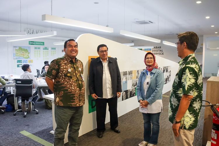 Jajaran Pemkab Blora yang dipimpin oleh Bupati Blora H Arief Rohman saat berkunjung ke kantor Pemprov Jabar.
