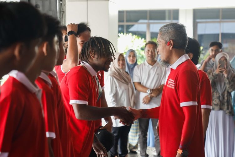 Sekda Jateng melepas atlet disabilitas berlomba ke Bangladesh, di Kantor Pemprov Jateng, Senin (15/4/2024).