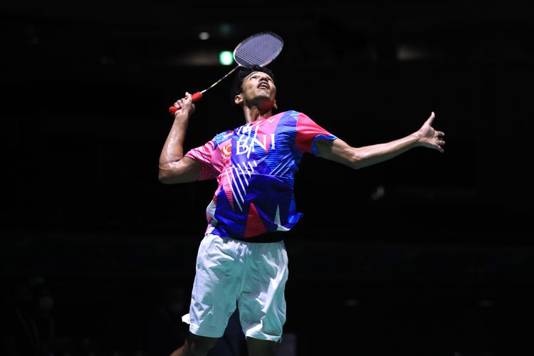 Tunggal putra Indonesia Chico Aura Dwi Wardoyo mengawali perjuangan para wakil Indonesia dalam ajang kejuaraan Dunia 2022 atau  BWF World Championship 2022 melawan Malaysia, Ng Tze Yong, di Lapangan 2 Tokyo Metropolitan Gymnasium, Jepang, Senin (22/8/2022). Chico akan melawan Kento Momota pada babak 32 besar Japan Open 2022.