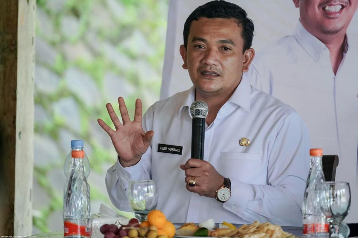 Kepala Dinas Pendidikan Provinsi Jawa Barat Dedi Supandi menginstruksikan seluruh SMA, SMK, SLB Negeri se-Jabar untuk menghentikan sementara kegiatan rapat komite, Rabu (14/9/2022).