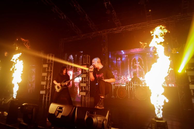 Band death metal, Deadsquad, dalam konser bertajuk Enigmatic Pandemonium, yang namanya diambil dari lagu terbaru band asal Jakarta ini.