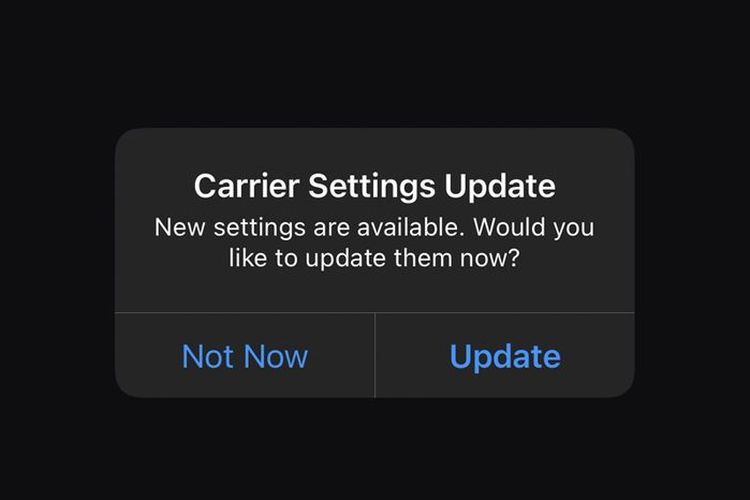 Notifikasi Carrier Settings Update yang muncul pada iPhone 12.