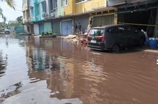 Air Banjir di Cengkareng Berubah jadi Merah Usai Kebakaran Ruko