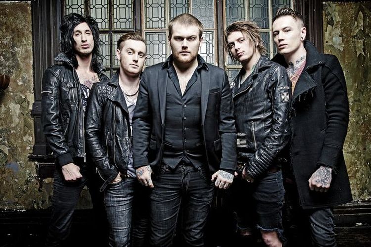 Foto Lirik dan Chord Lagu Someone, Somewhere Asking Alexandria