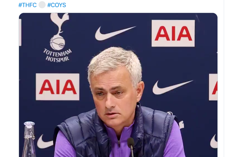 Jose Mourinho melakukan jumpa pers pertama sebagai pelatih Tottenham Hotspur, 21 November 2019. 