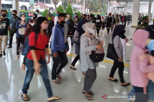 Antrean Panjang Calon Penumpang KRL di Stasiun Bogor Kembali Terjadi Pagi Ini