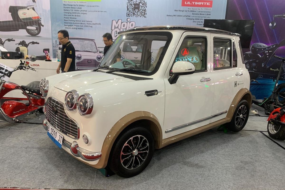 Mobil listrik Mojo di GIIAS 2024