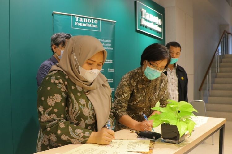 Tanoto Foundation bekerja sama dengan Kabupaten Muaro Jambi meresmikan program pengembangan sekolah-sekolah penggerak di Muaro Jambi, Jambi, Senin (8/2/2021).