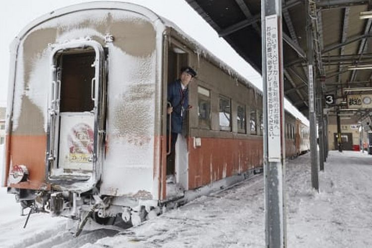 Kereta api dari 1950an masih eksis di Jepang. 