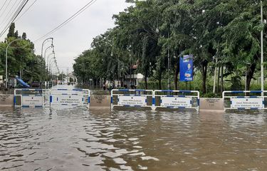 Banjir Semarang di arah stasiun tawang kawasan Kota Lama Semarang, Sabtu (6/2/2021)