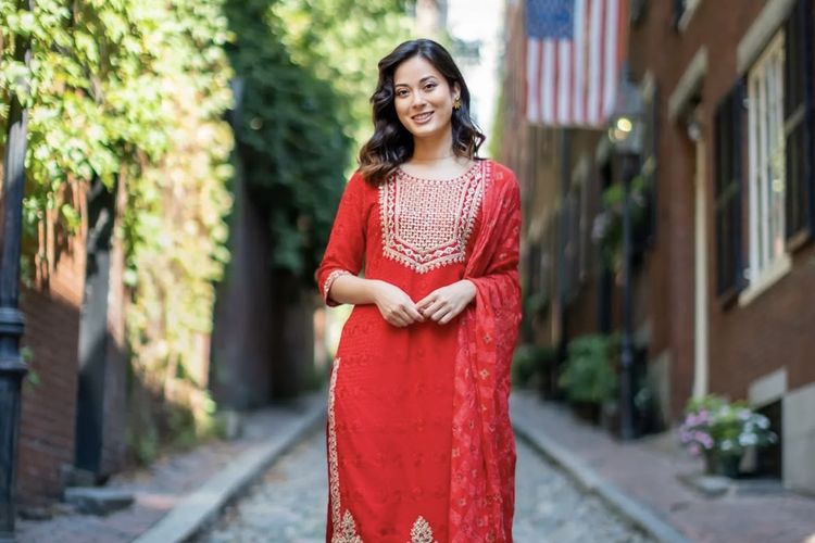 Potret Miss Nepal 2018 Shrinkhala Khatiwada dari unggahan media sosialnya.