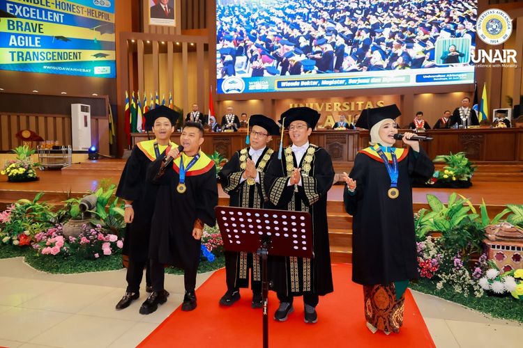 Anang, Ashanty, Azriel Kompak Wisuda Bareng di Unair, Berapa IPK Mereka?