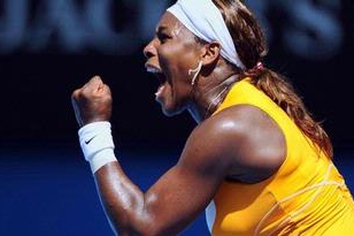 Serena Williams, pertahankan gelar Australia Terbuka setelah kalahkan Justine Henin di final, Sabtu (30/1/10).