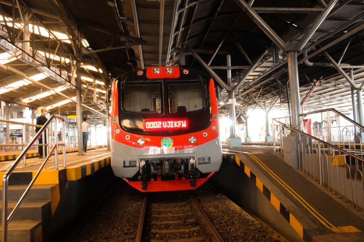 KRL Solo-Yogyakarta saat melakukan uji coba terbatas pada Senin (25/1/2021).