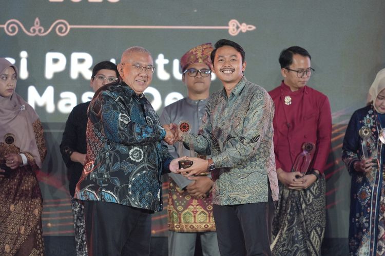 Waskita Karya meraih penghargaan pada ajang Public Relations Indonesia Award (PRIA) 2025 untuk kategori Departemen PR.