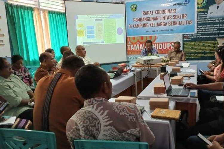 Rapat Koordinasi lintas sektor di Kantor Dinas P2KBP3A Flores Timur, Kamis (19/9/2024). 
 