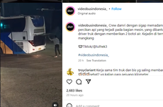 Aksi Sopir Truk Bantu Kru Bus DAMRI Padamkan Api