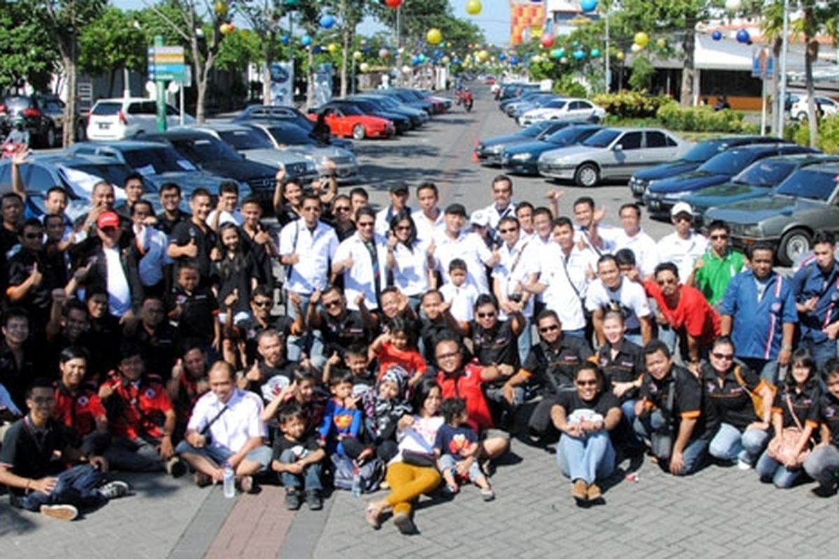 Anggota Peugeot Owners Group (POG) dan klub mobil Eropa lain berkumpul dalam gathering sekaligus ultah pertama POG.