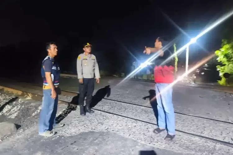 Selamatkan Pengendara, Petugas Linmas Tewas Ditabrak Kereta di Prabumulih