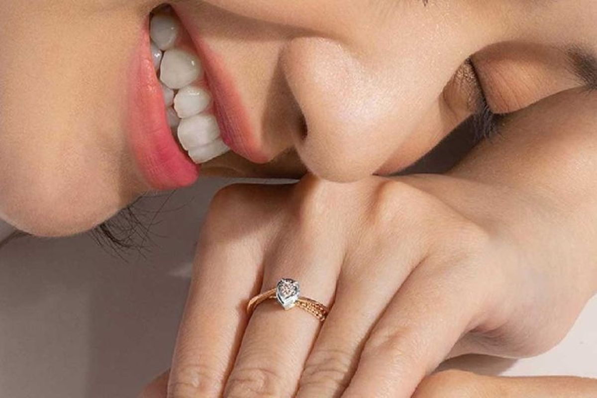 Cincin emas dan berlian bisa jadi ide hadiah spesial untuk orang terkasih. 