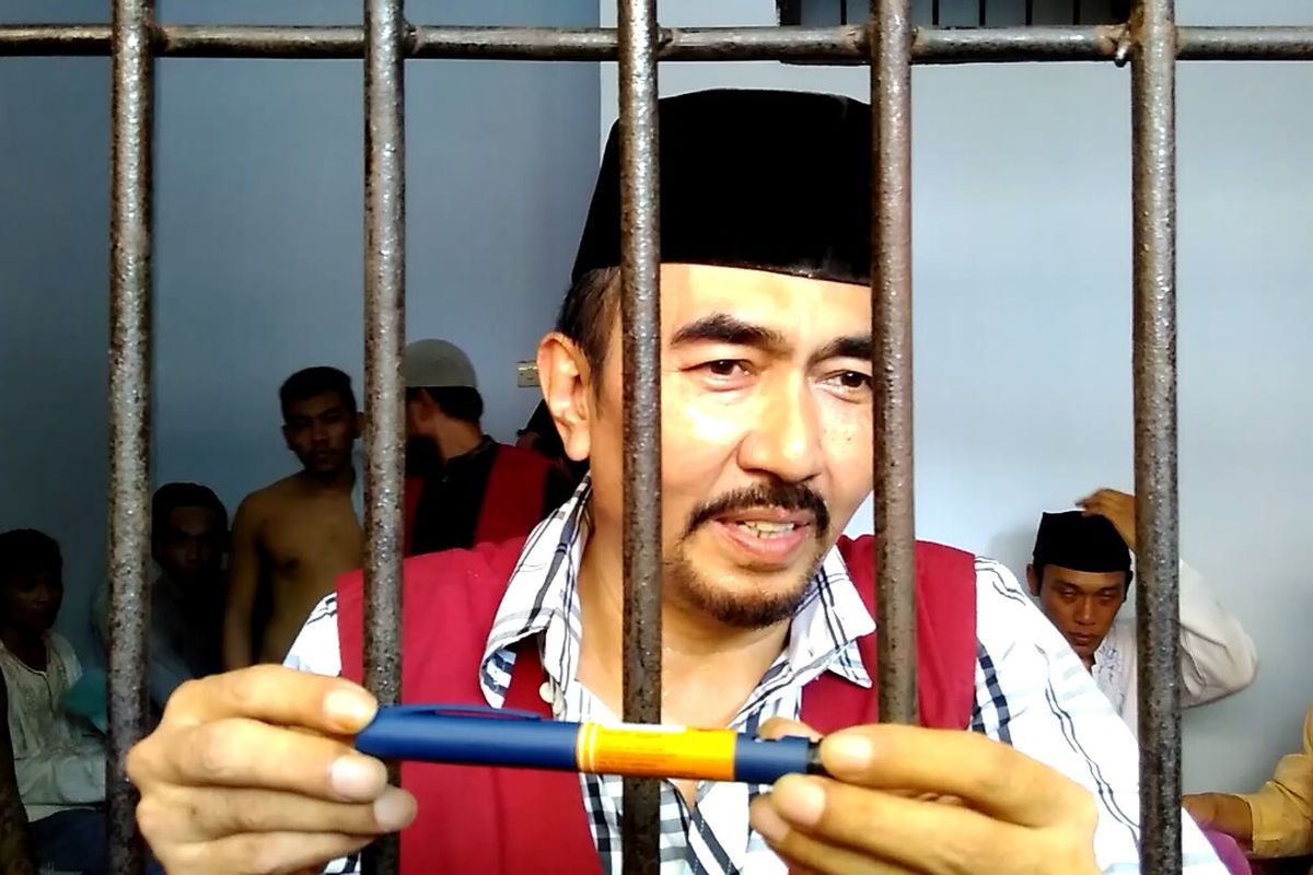 Gatot Brajamusti ditemui usai sidang di Pengadilan Negeri Mataram, Rabu (22/2/2017).