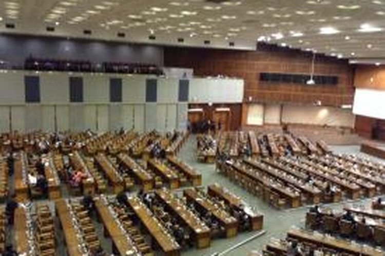 Suasana rapat pembukaan sidang paripurna DPR masa sidang IV, Senin (18/5/2015).