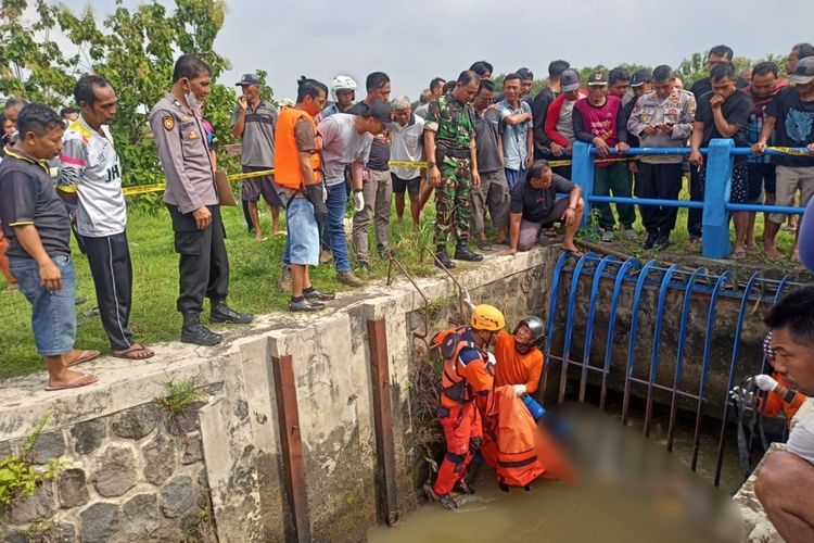 Seorang pria berinisial ADK (46) warga Desa Waru, Kecamatan Kebakkramat, Kabupaten Karanganyar, ditemukan tewas di saluran irigasi Sungai Bengawan Solo.