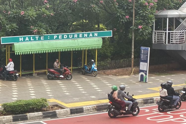 Ada Demo Ojol, Driver Ini Tetap Narik Penumpang meski Tak Pakai Atribut