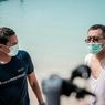 Berenang Bersama Gubernur NTB di Gili Trawangan, Sandiaga: Jaga Prokes, Kita Pakai Masker