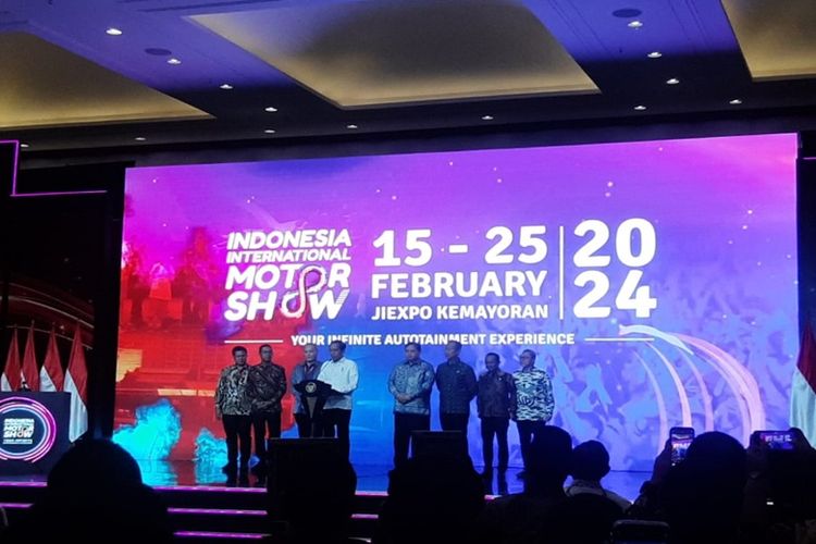 Presiden Joko Widodo (Jokowi) saat membuka ajang Indonesia International Motor Show (IIMS) 2024 di JIExpo, Kemayoran, Jakarta Pusat. 