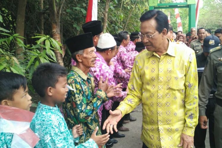 Sultan Hamengku Buwono X saat Mengunjungi desa Segoroyoso, Pleret, Bantul