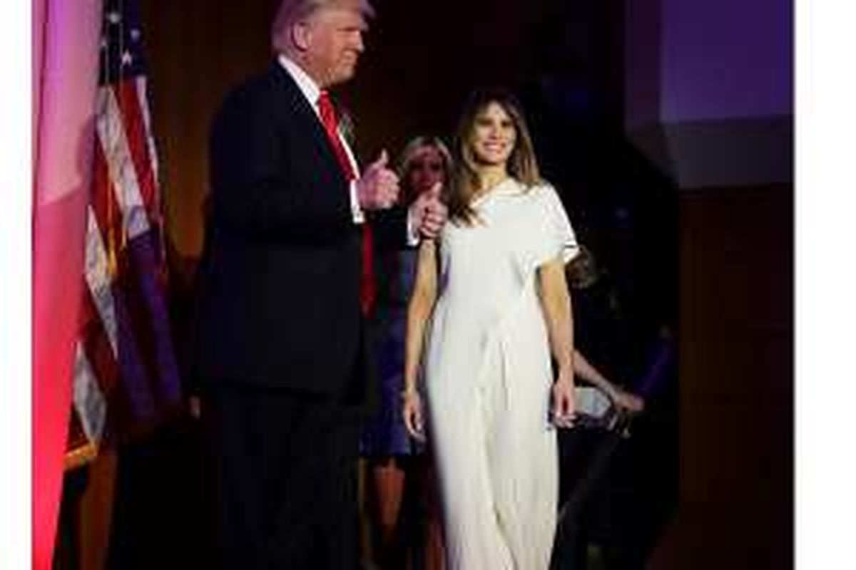 Melania Trump kenakan gaun jumpsuit pada malam kemenangan Donald Trump sebagai Presiden Terpilih untuk Amerika Serikat. 