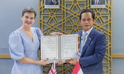 RI-Inggris Teken MoU Kurangi Sampah Plastik dan Polusi Laut